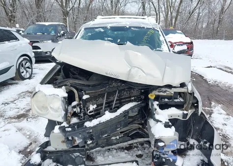 2007 Jeep Grand Cherokee Laredo z USA, uszkodzony, nr VIN 1J8GR48KX7C536635